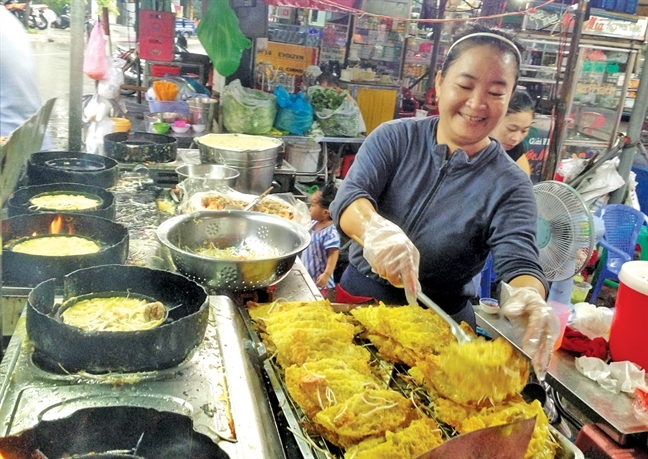 Bánh xèo 6.000 đồng ở Sài Gòn hơn 20 năm vẫn đông khách