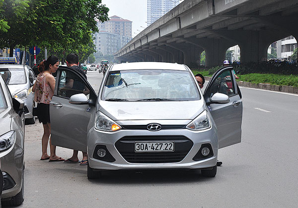 vi sao bo gtvt kien quyet yeu cau taxi cong nghe phai gan "mao"? hinh 1