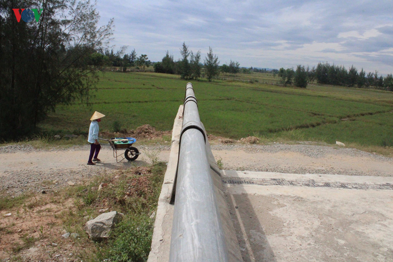 anh: cay cau 36 ty khong co duong dan nam phoi mua nang o ha tinh hinh 8