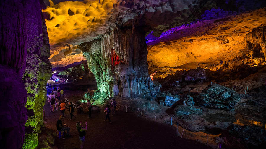 Sửng sốt trước những hang động đẹp nhất thế giới của Việt Nam
