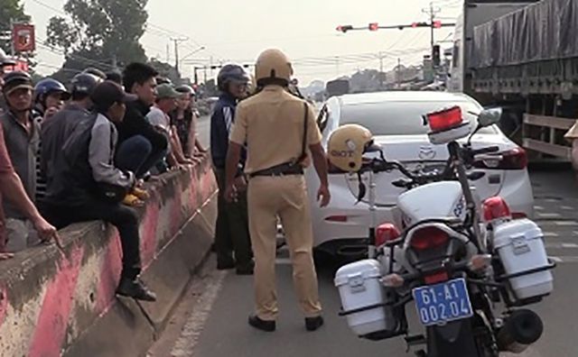 Truy Äuá»i gáº§n 40 km cháº·n báº¯t lÃ¡i xe dÆ°Æ¡ng tÃ­nh vá»i cháº¥t ma tuÃ½ - 1