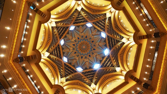 Khách sạn dát vàng 3 tỷ USD của Abu Dhabi