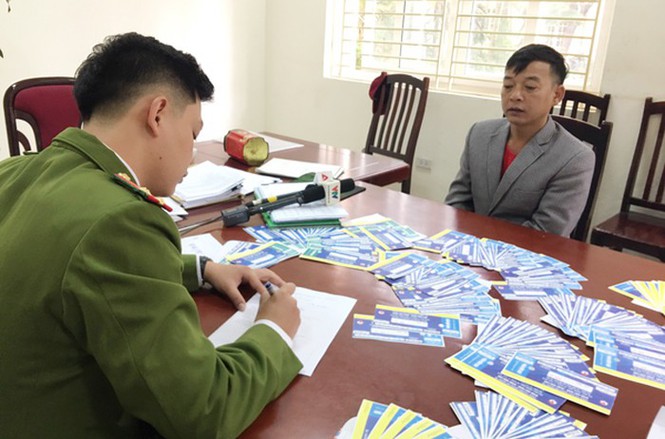 Khởi tố 3 bị can làm gần 1.000 vé giả xem trận Việt Nam – Thái Lan - ảnh 1
