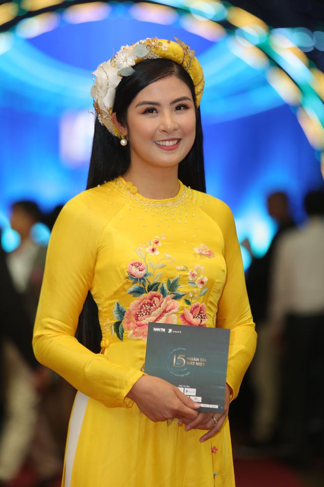 Nhiều nghệ sĩ chúc mừng Lễ trao giải Nhân tài Đất Việt - 12