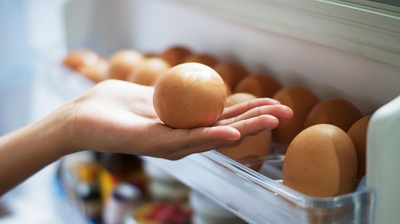 Tại sao không nên để trứng ở cánh cửa tủ lạnh - ảnh 1