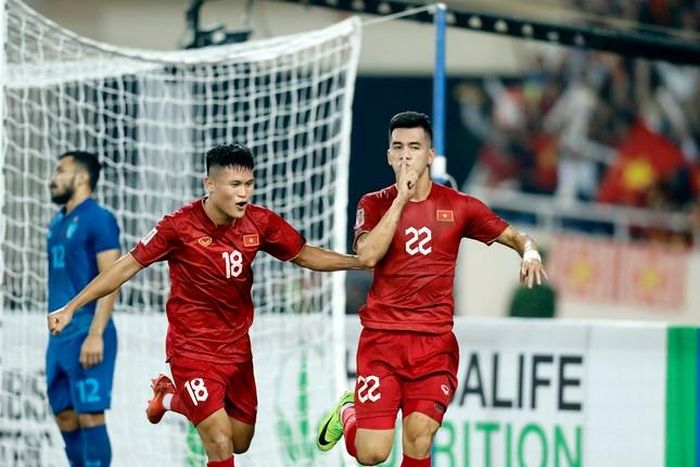 ĐT Việt Nam và ĐT Thái Lan hòa nhau với tỷ số 2-2 trên sân Mỹ Đình. Ảnh: AFF Mitsubishi Electric Cup.