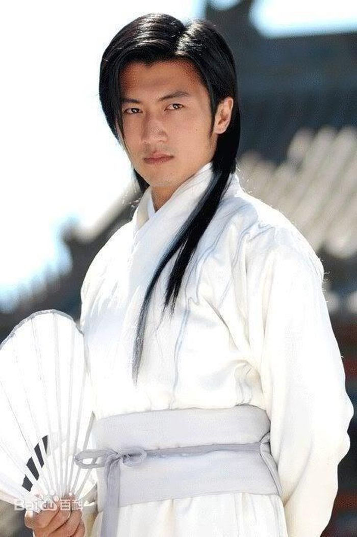 Khương Quảng Đào từng lồng tiếng cho Tạ Đình Phong trong Hoa vô khuyết. Ảnh: Sina.