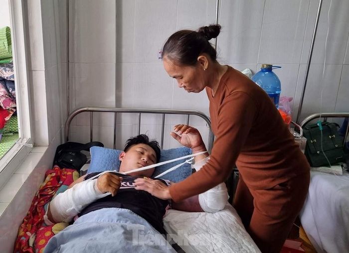 Anh Đạt đang được điều trị tại Bệnh viện Quân y C17 (TP Đà Nẵng).