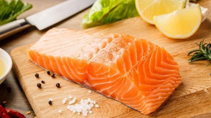 Trong cá hồi chứa hàm lượng vitamin E rất lớn, giúp cải thiện sức khỏe làn da, tăng cường miễn dịch, phòng chống các bệnh tim mạch…