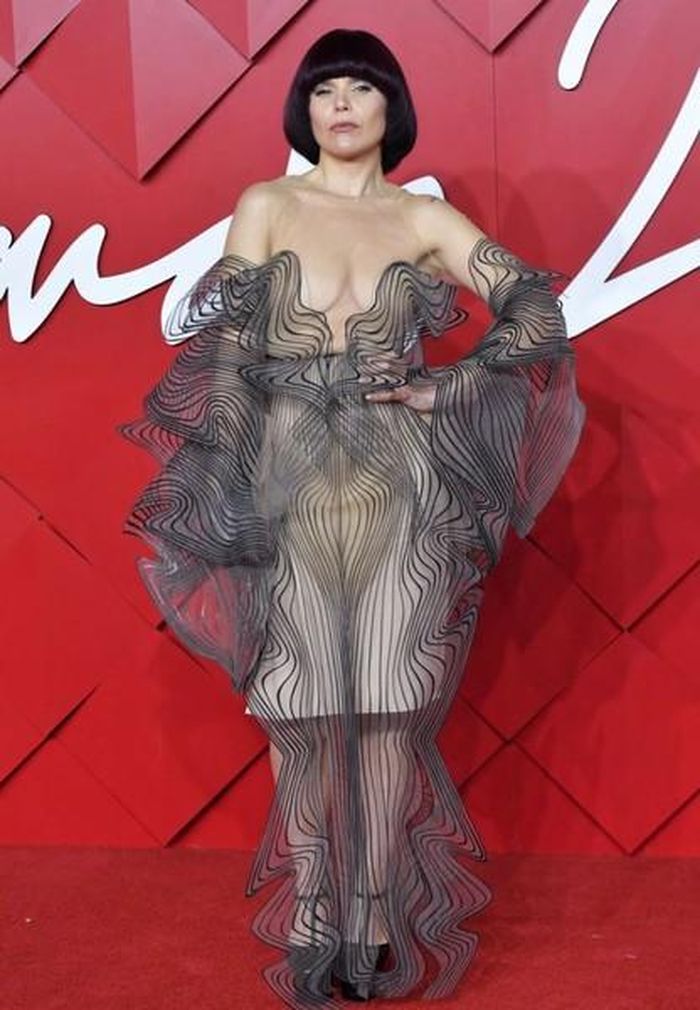 Ca sĩ Paloma Faith tại Fashion Awards 2022.