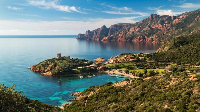 Khu bảo tồn thiên nhiên Scandola tại đảo Corse. Ảnh: Visit France 
