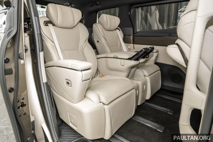 Không gian nội thất của Toyota Alphard 2024 vô cùng rộng rãi và tiện nghi. (Ảnh: Paultan)