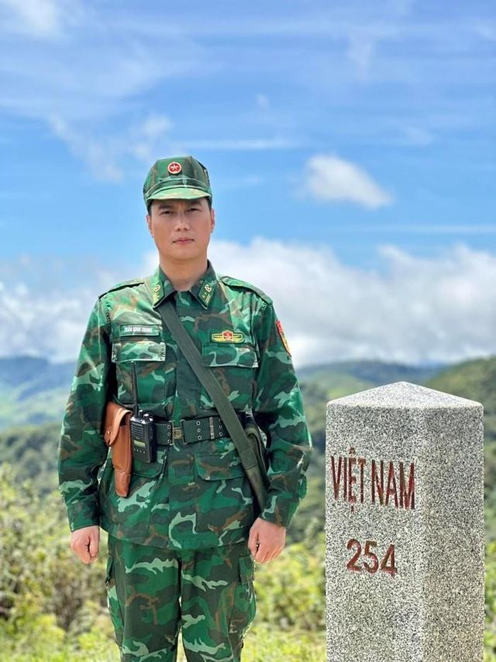 Diễn viên Việt Anh trong vai Trung tá Trần Đình Trung phim "Cuộc chiến không giới tuyến". (Ảnh: VFC).