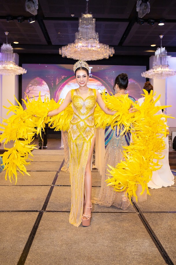 Hoa hậu Trần Mỹ Hạnh, quý phái