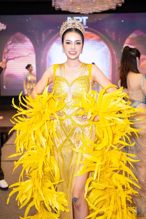 Hoa hậu Trần Mỹ Hạnh, quý phái