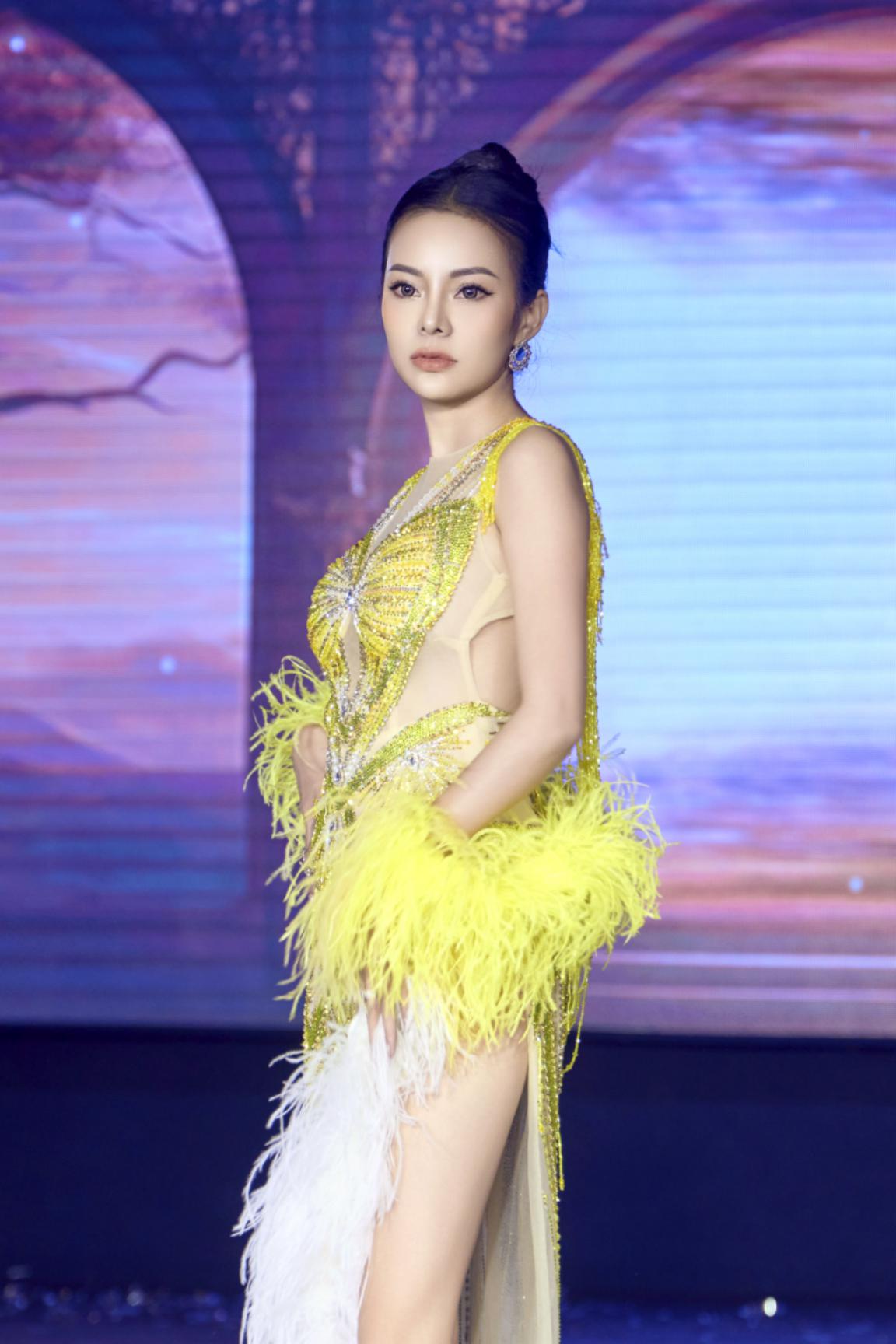 Hoa hậu Trần Mỹ Hạnh, quý phái