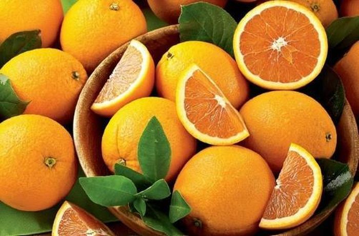 Cam chứa vitamin C, folate, kali, có đặc tính chống oxy hóa, chống viêm...