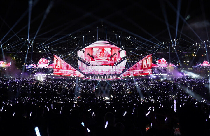 Khác với V Concert, V Fest - Thanh xuân rực rỡ là chương trình hoàn toàn miễn phí.