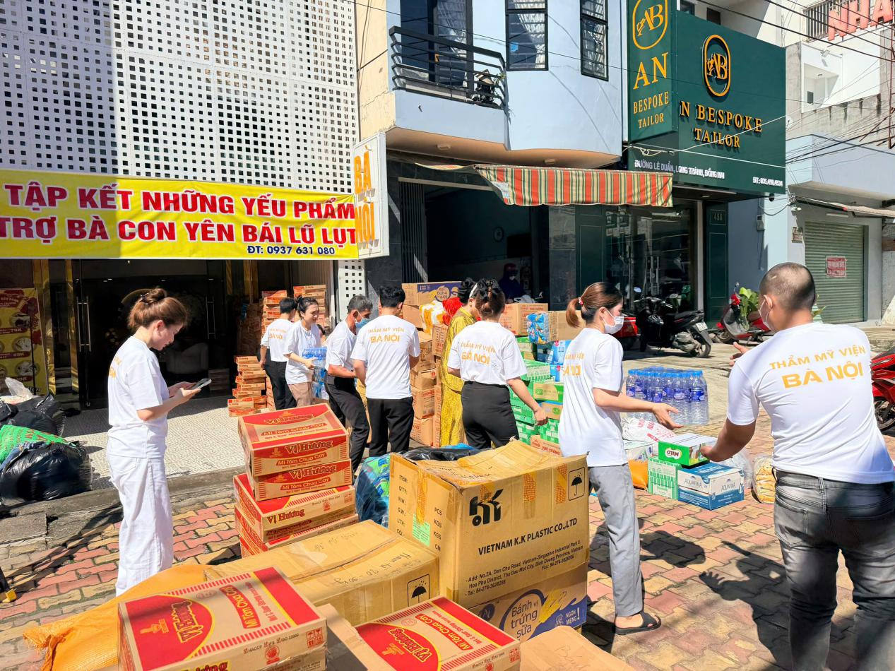 Hoa hậu nhân ái Nguyễn Thị Bình kết nối chuyến xe 0 đồng hướng về miền Bắc lũ lụt