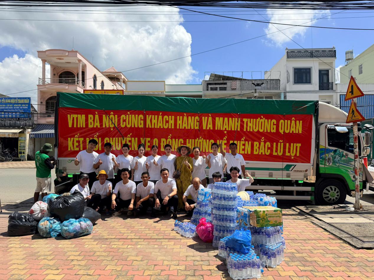 Hoa hậu nhân ái Nguyễn Thị Bình kết nối chuyến xe 0 đồng hướng về miền Bắc lũ lụt