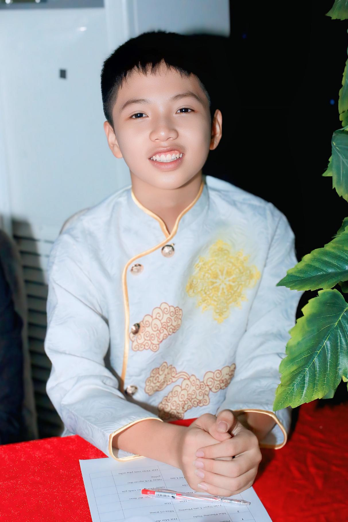 Hiển Long, Tài Năng Việt