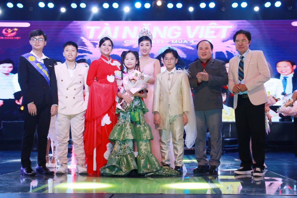 Hiển Long, Tài Năng Việt