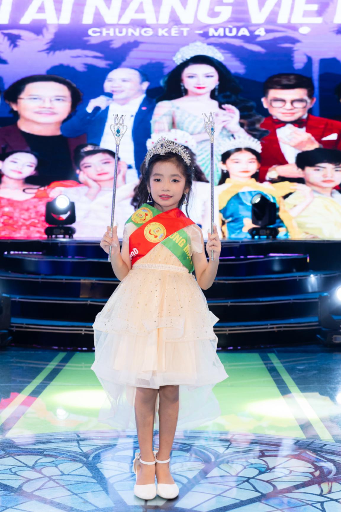 Huỳnh Ngọc Gia Hân, Tài Năng Việt