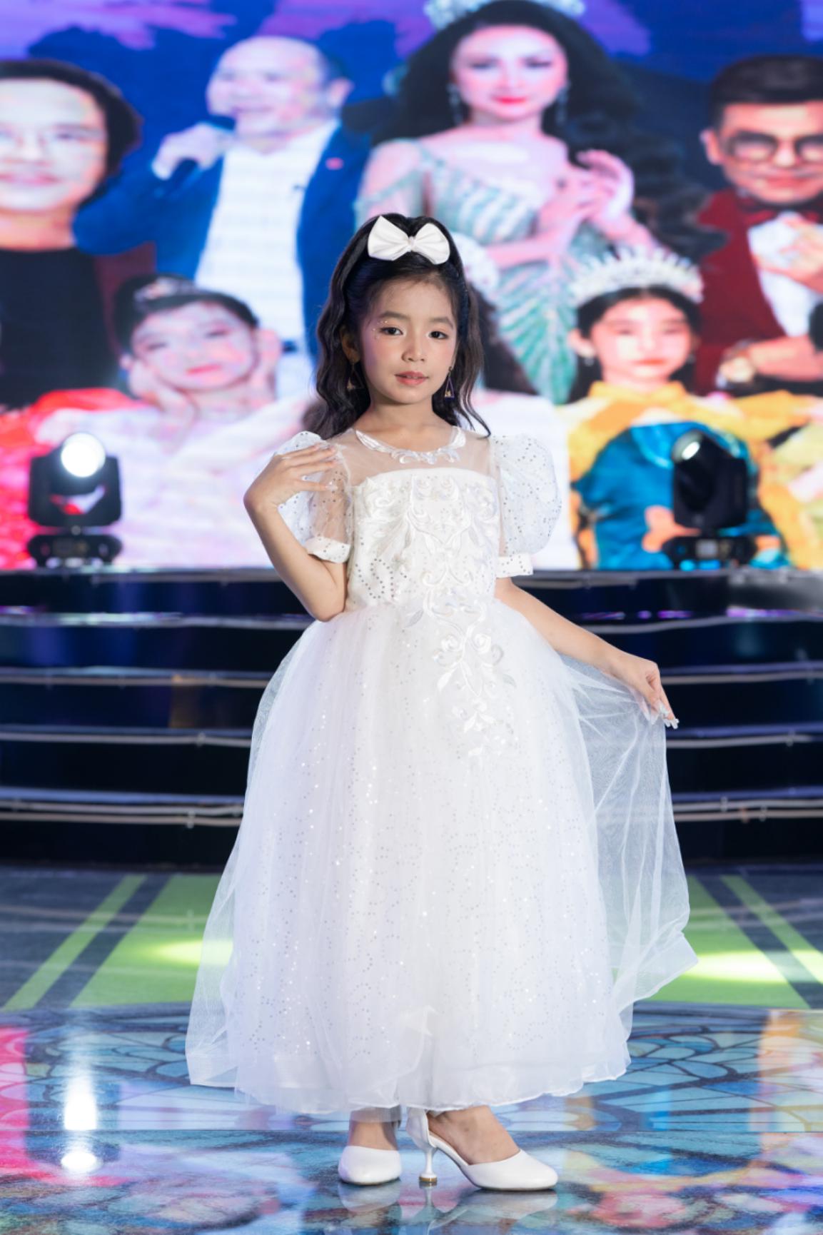 Huỳnh Ngọc Gia Hân, Tài Năng Việt