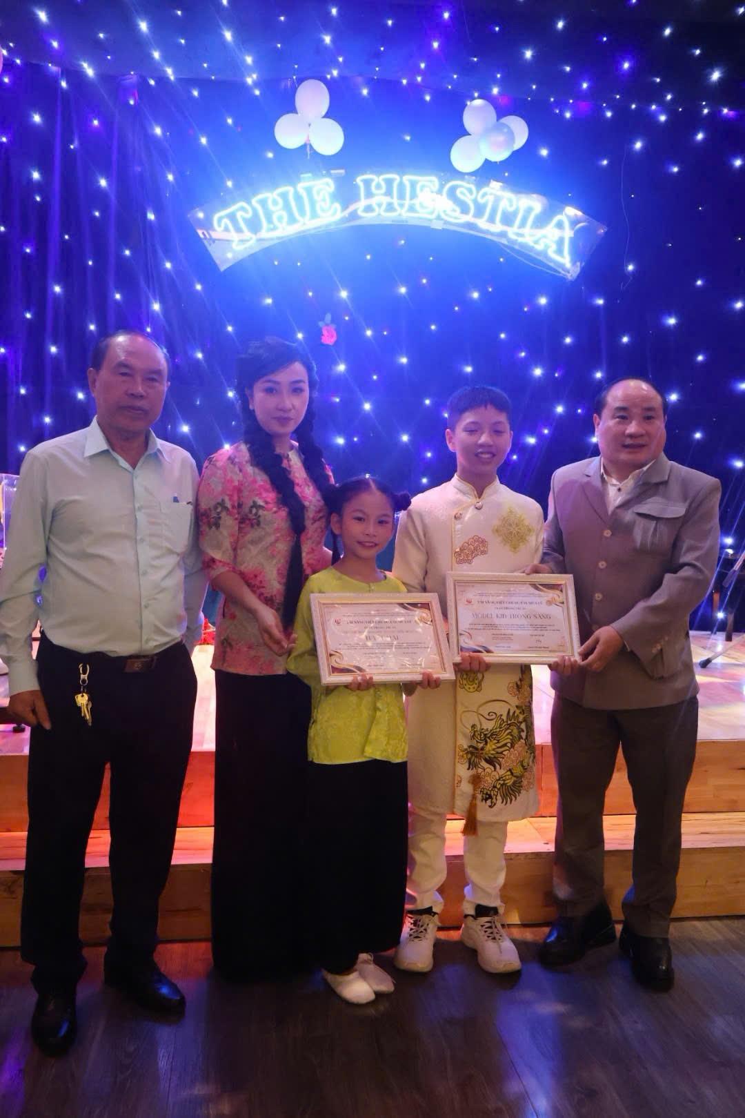 Tài Năng Việt, từ thiện, vùng lũ